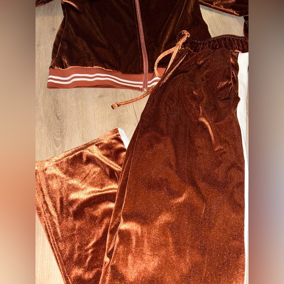 Velvet Brown Tracksuit Set - Picture 2 of 4